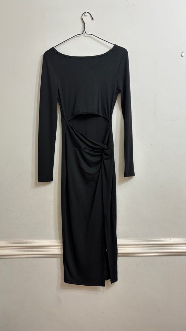 Cut out long sleeves dress (Category: Dresses) located in Las Pinas. Submitted by sem.3yx (Listing ID 1301955317, Image 1). Description: Personal fave XS on tag Shein .