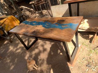 Dining Table Epoxy Resin River Table 6 seaters solid wood