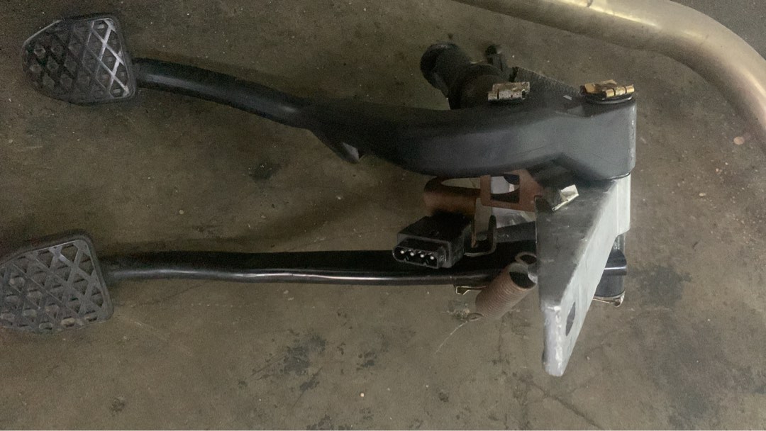 Bmw E36 clutch pedal, Auto Accessories on Carousell
