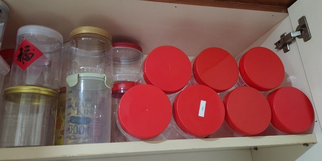 Empty tupperware (Category: Food Organisation & Storage) located in Singapore. Submitted by lili_chenn (Listing ID 1301885957, Image 1). Description: for free.