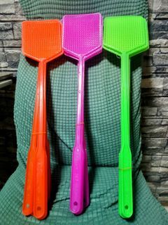 FLY SWATTER RANDOM COLORS (SOLD PER PC)
