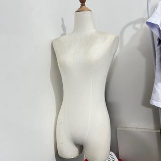 FRENCH MANNEQUIN