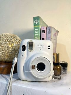 Fujifilm Instax Mini 11 Polaroid Camera (Ice White)