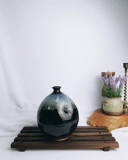 Glossy Glazed Ceramic Sake Decanter/Jar/Vase
With dimples