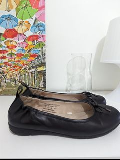 Hush Puppies Flats - Essie Bow in Black