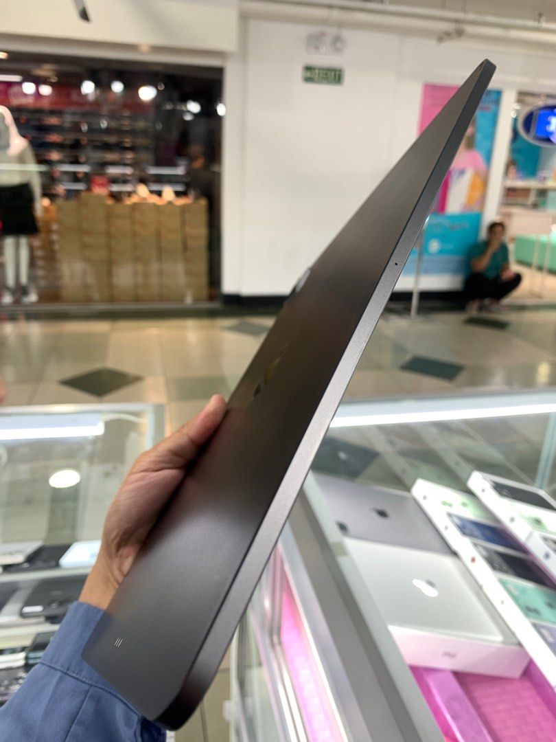iPad Pro 12.9 (4th gen.) 256gb (Category: iPad) located in Manila. Submitted by arzillah (Listing ID 1301969054, Image 2). Description: iPad Pro 12.9 inch (4th Gen.) 256gb Wifi only 98% battery health Slightly use No dents No scratches No issues All working Open for COD/COP + SF Manila area (sameday delivery) Province area (via LBC) required DP to avoid cancellations Physical store: Greenhills Shopping Center, 2ndfloor, stall#: Ai 11 Contact#: 09