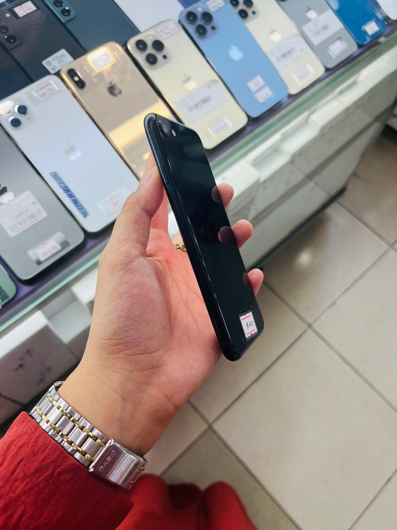 Iphone SE 2022 5G 3rdgen 64gb 100% batt FU (Category: iPhone SE Series) located in San Juan City. Submitted by javedsgadgetshop (Listing ID 1302023771, Image 2). Description: OPEN FOR INSTALLMENT VIA CREDIT CARD/GGIVES & SWAP/TRADE-IN! WE BUY AND SELL ( ANYKINDS OF UNIT BINIBILI PO NAMIN)! PTPA : Padelete po f bawal Read ❗️Onhand ‼️ Iphone SE 3rdgen •64gb •NTC Variant •100% batt health •Factory Unlock •95% Smoothness •No hidden issue | No Repaire