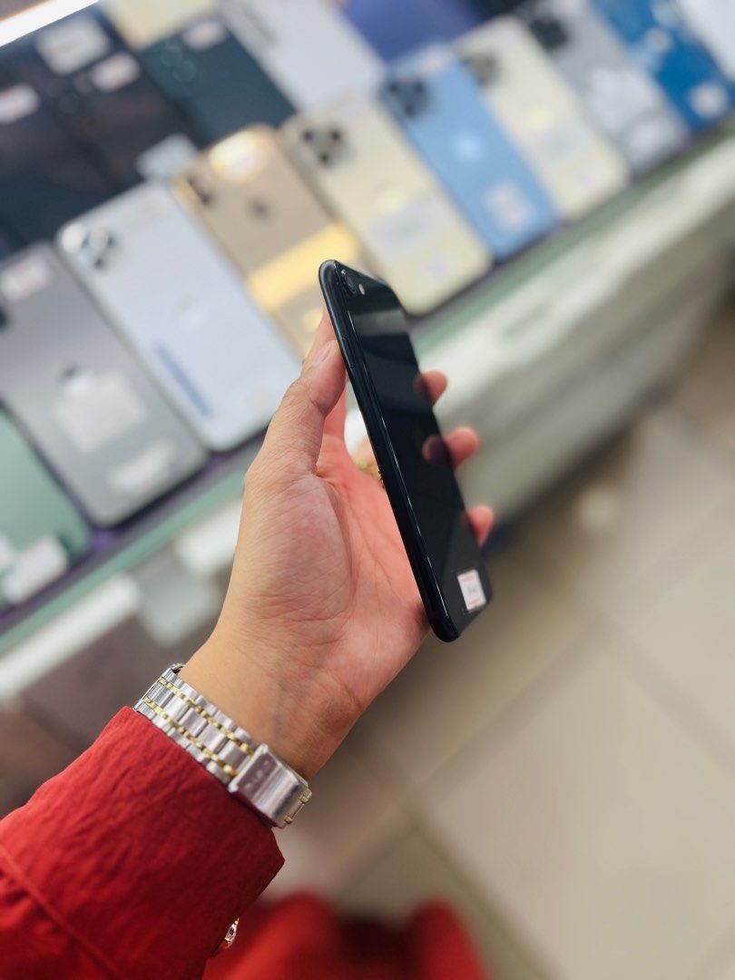 Iphone SE 2022 5G 3rdgen 64gb 100% batt FU (Category: iPhone SE Series) located in San Juan City. Submitted by javedsgadgetshop (Listing ID 1302023771, Image 3). Description: OPEN FOR INSTALLMENT VIA CREDIT CARD/GGIVES & SWAP/TRADE-IN! WE BUY AND SELL ( ANYKINDS OF UNIT BINIBILI PO NAMIN)! PTPA : Padelete po f bawal Read ❗️Onhand ‼️ Iphone SE 3rdgen •64gb •NTC Variant •100% batt health •Factory Unlock •95% Smoothness •No hidden issue | No Repaire