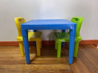 Kids Table and Chairs