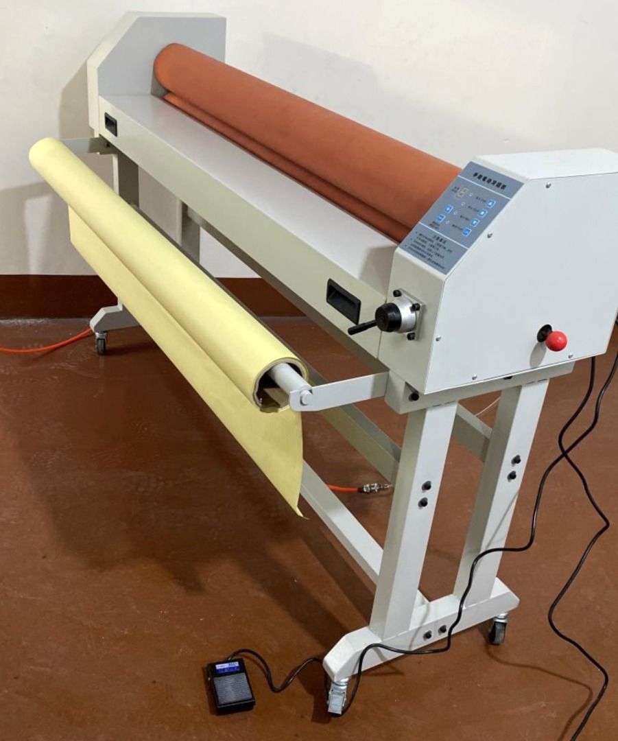 large format laminating machine (Category: Office & Business Technology) located in Singapore. Submitted by SkyVision (Listing ID 1301920869, Image 1). Description: Pneumatic Laminator Electric Dual-purpose Graphic Advertising Lamination width: 1600mm Rubber roller lifting method: pneumatic/ manual Automatic paper feed by foot Remote control of laminating machine rotation One person can easily lamination Interested please PM for more detail.