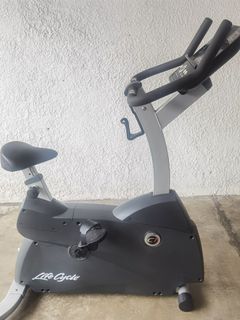 Life Fitness C1 Stationary Bike Upright Bike with Track Connect Console Heavy Duty Good for Elderly use brand new price is 184k