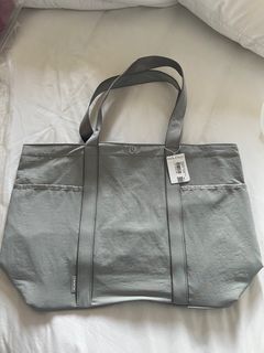 Lululemon Daily Multi-Pocket Tote Bag 20L