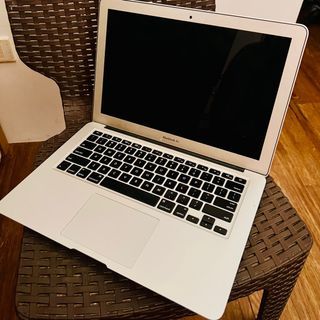 Macbook Air 2017 13” with charger