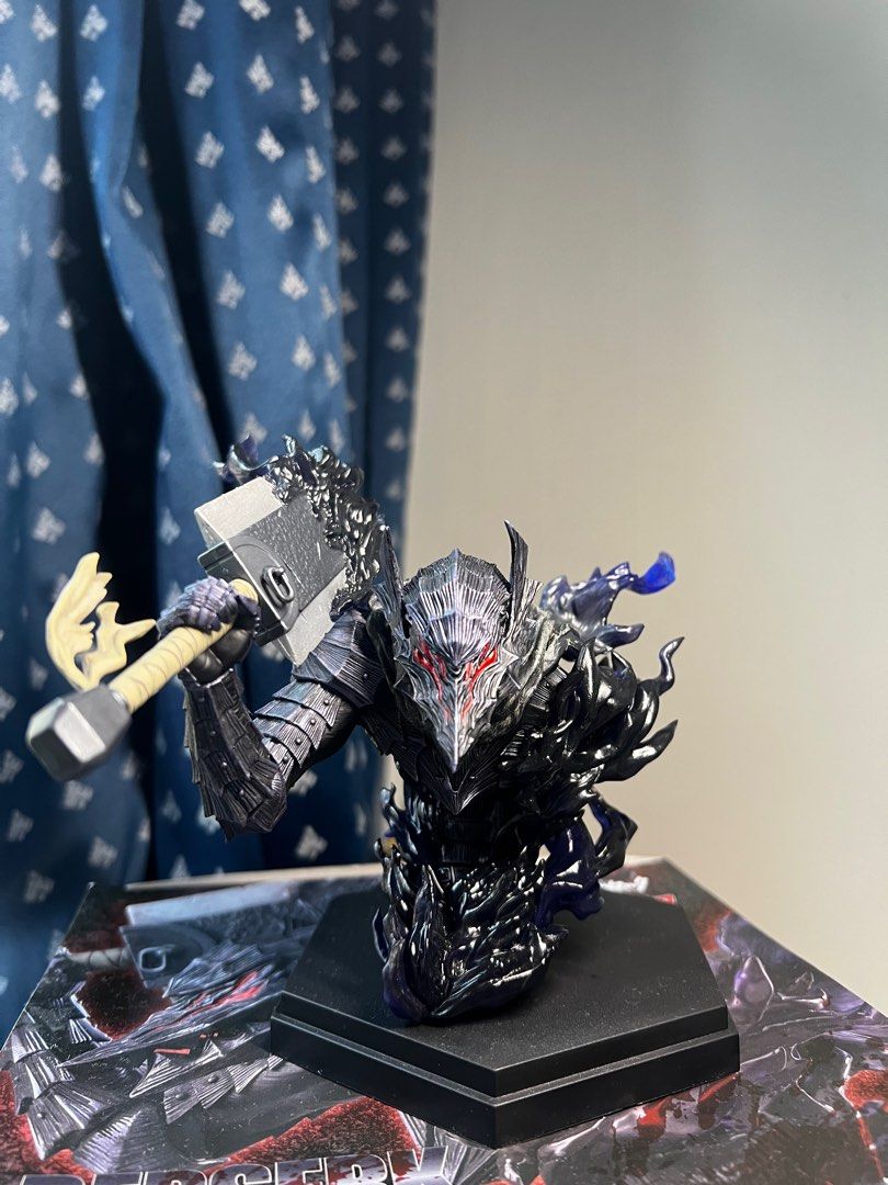 BERSERK - FIGURINE ARTICULEE DE GUTS AVEC ARMURE DU BERSERKER (ÉDITION