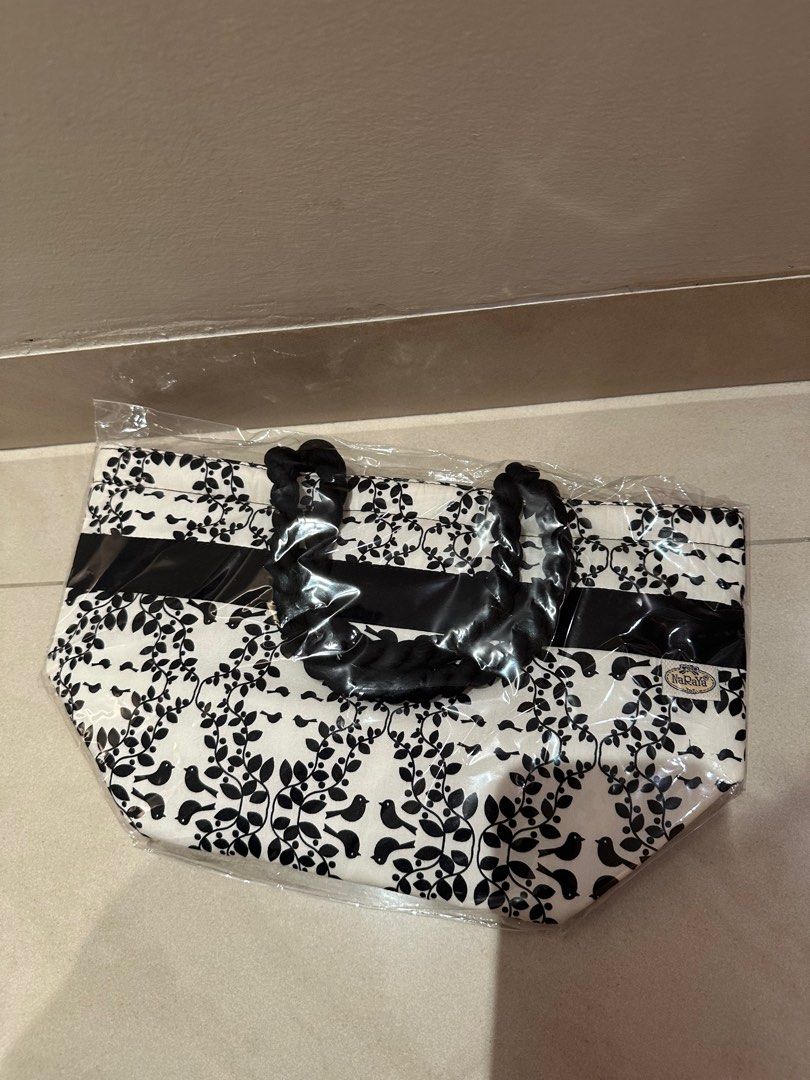 Naraya Shoulder Bag Women s Fashion Bags Wallets Shoulder Bags on Carousell