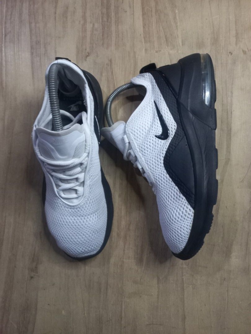 nike air max motion 2 on feet