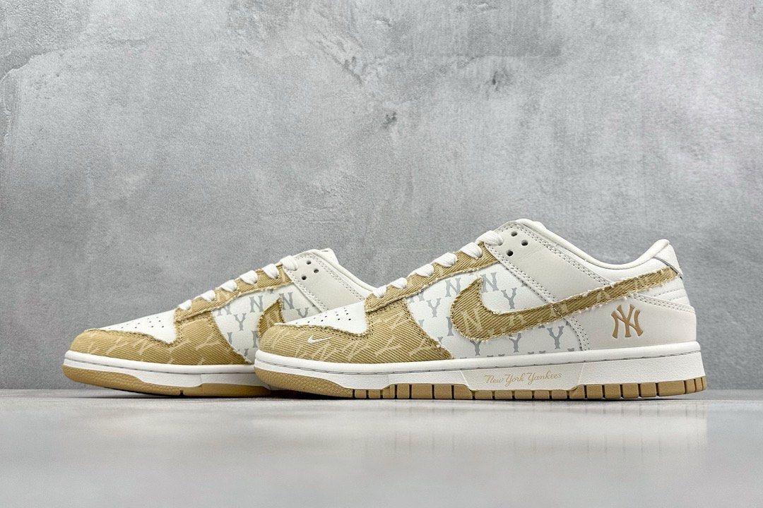 Nike sb dunk x mlb sneakers 36-45 (Category: Sneakers) located in Manila. Submitted by luxury.outlet.mall (Listing ID 1301915361, Image 3). Description: Nike SB Dunk Low x MLB Denim print in white and yellow Original head layer material exclusive version distillation processing The result is a better visual and foot experience Dachang pure original quality delivery cleanliness electric embroidery process Leather cut clean without any rough detail