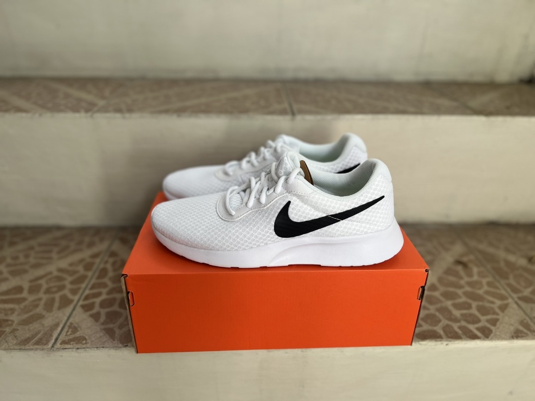 Nike tanjun white with black swoosh discount