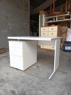 Office Table w/ Pedestal Table: L39.5 x W27.5 x H28 Pedestal: L15.5 x W21.5 x H24.5 In good condition