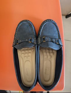 Original Bata Comfit Loafers size 8 (php220)
