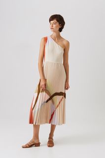 (Category: ) located in . Submitted by livetoshop18 (Listing ID 1301873521, Image 1). Description: .