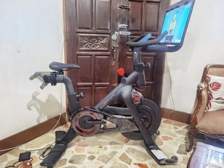 Peloton + Plus Bike Stationary Bike with 24in HD Monitor 220volts Spinner Stages SC1 Spin Spinning Class schwinn ic3 IC7 ic8