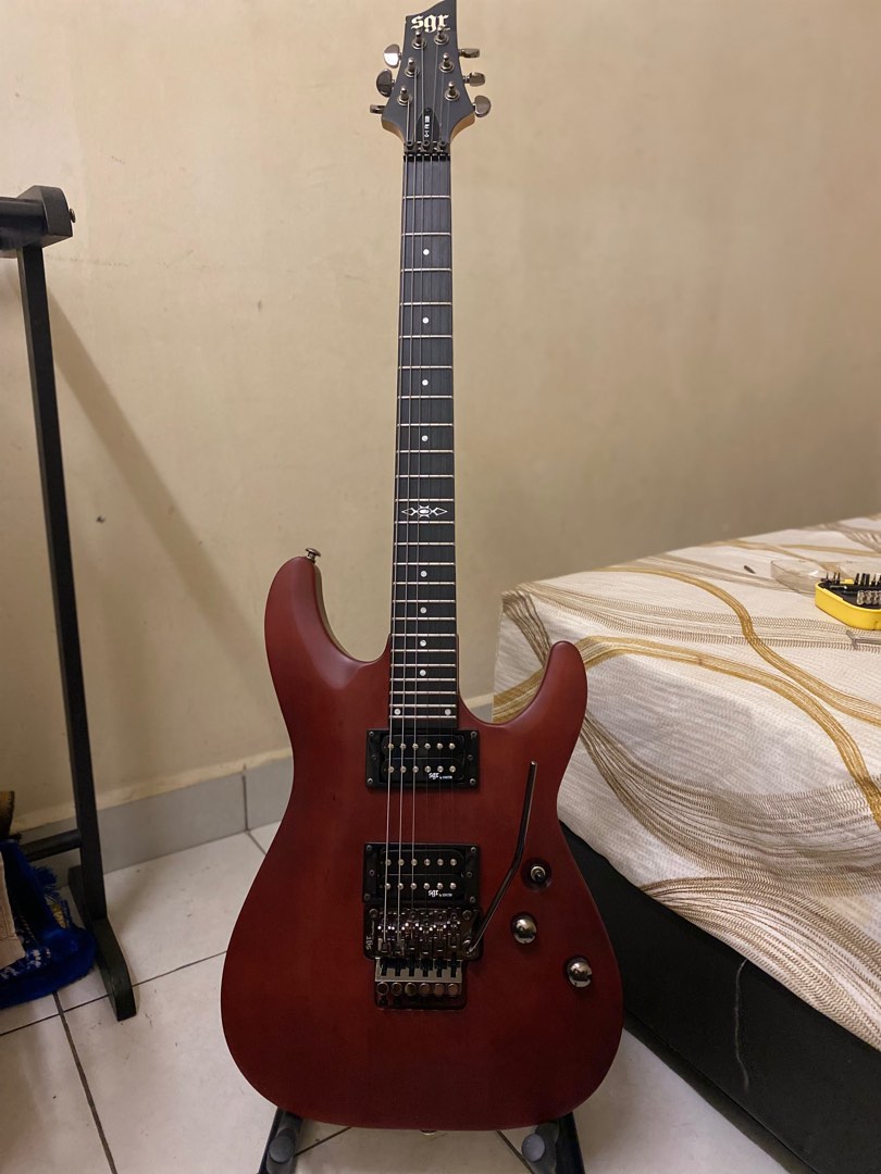 Schecter SGR C-1 with Floydrose - Walnut Satin, Hobbies & Toys, Music ...