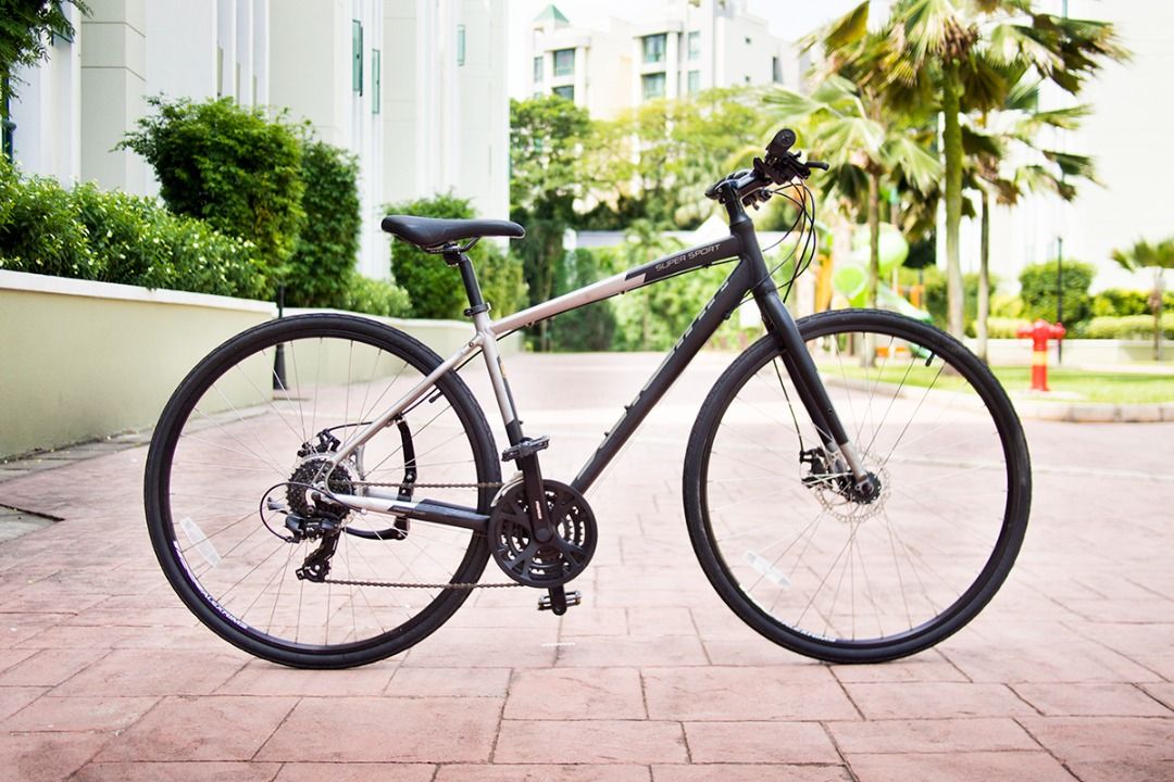 Schwinn super sport disc bicycle black silver size M shimano tourney hybrid bike 21 speed cycling