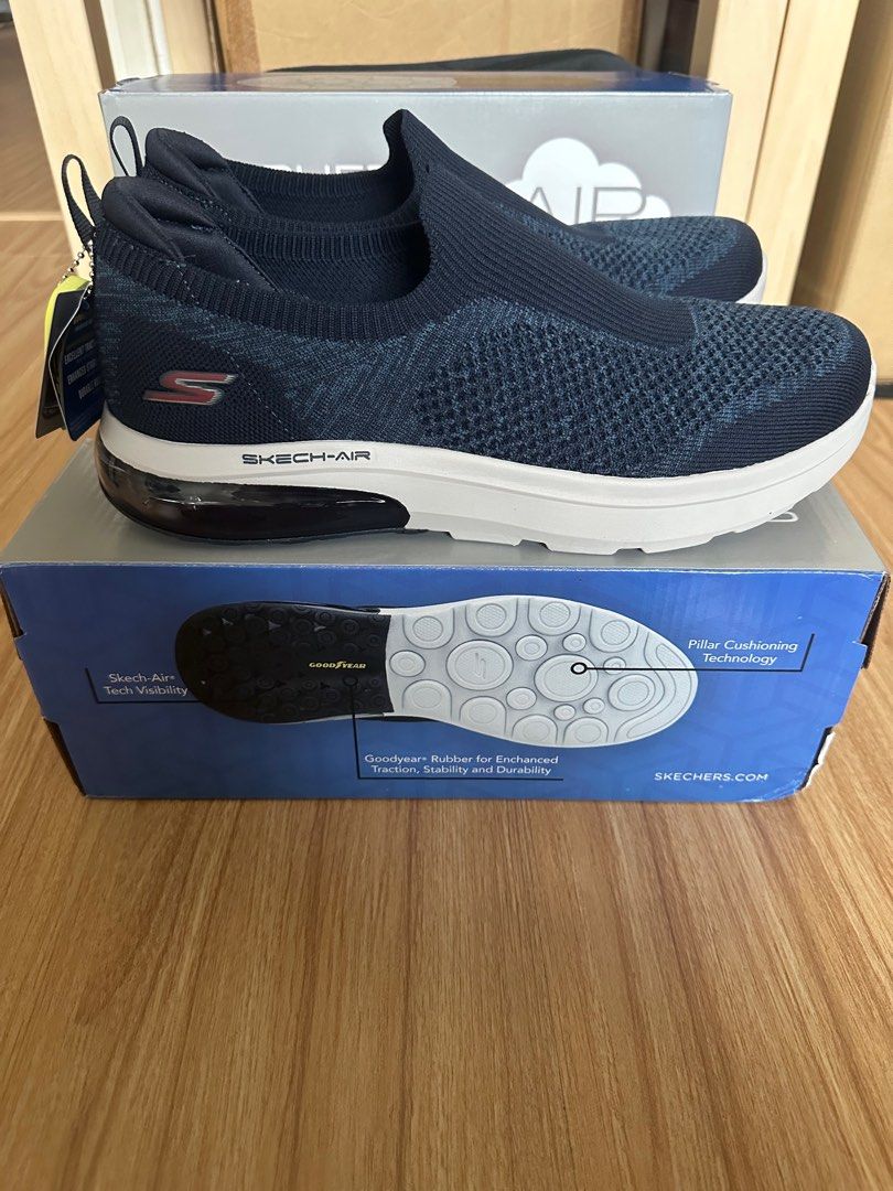 Skechers exceed top