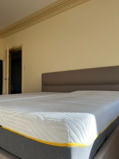 Tempur Prestige Bed (Bed frame and mattress)