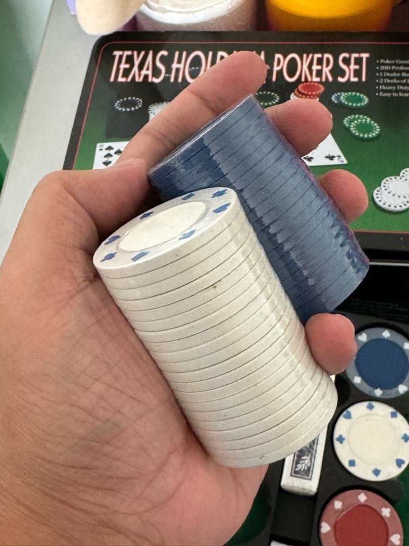 Texas hold'em poker set (Category: Board Games & Puzzles) located in Valenzuela. Submitted by fairythrift (Listing ID 1301883369, Image 3). Description: Brand new Poker set Includes: ✔️Tin Can container ✔️Poker Mat ✔️Poker Chips (Sealed) ✔️ instruction Manual RFS: na doble ako ng bili Shipping via: Lalamove, jnt.