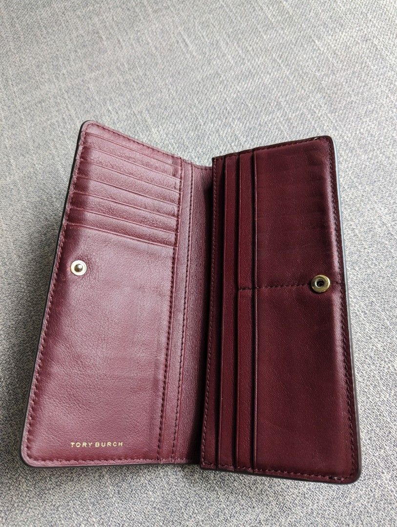 Tory Burch Wallet (Category: Wallets & Card holders) located in Quezon City. Submitted by vert1cal (Listing ID 1301867679, Image 2). Description: Original Tory Burch wallet Light pink Has minor flaws (please see photos for reference) Rfs: bought a new wallet.