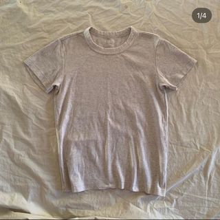 Uniqlo basic top/baby tee in color gray