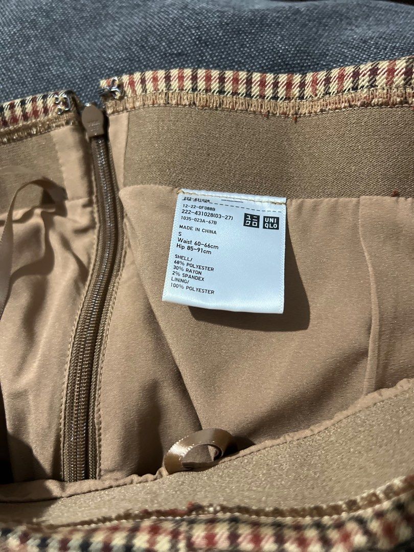 Uniqlo Checkered Skirt (Category: Skirts) located in Makati City. Submitted by jetjets (Listing ID 1302004008, Image 2). Description: size small please see last pic for size check once|twice lang nagamit plus SF outside Makati.