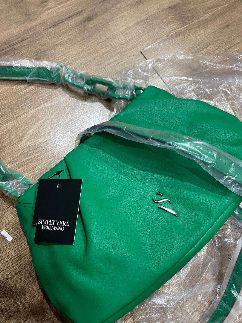 Vera Wang double strap handbag (Category: Shoulder Bags) located in Quezon City. Submitted by maycuenca (Listing ID 1301989277, Image 2). Description: .