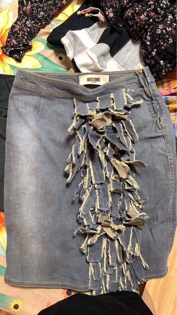 Vintage Moschino Skirt (Category: Skirts) located in Noveleta. Submitted by mrcrsole (Listing ID 1302014156, Image 1). Description: S25-26 RFS: Decluttering Price is still negotiable No low ballers 2 day reservation only MOP: Gcash only .