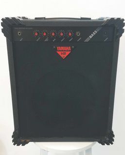 Yamaha HR1000B Bass Amplifier
