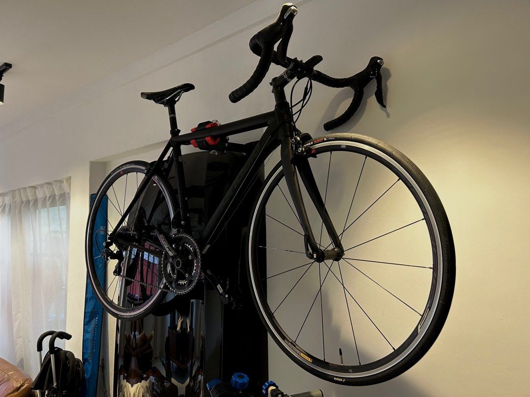 2015 Cannondale CAAD10 shimano 105 components, good buy for 800