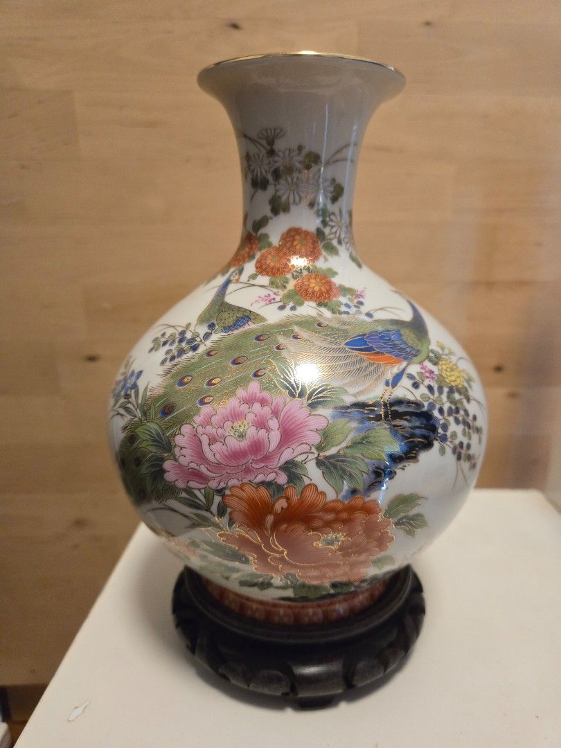 釉裏壺極上本金使用金彩赤絵六角飾瓶柴田陶器唐花図高