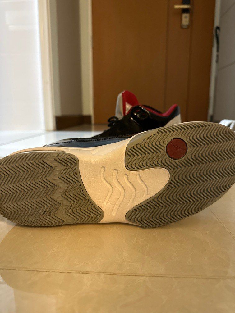 jordans aura black and white