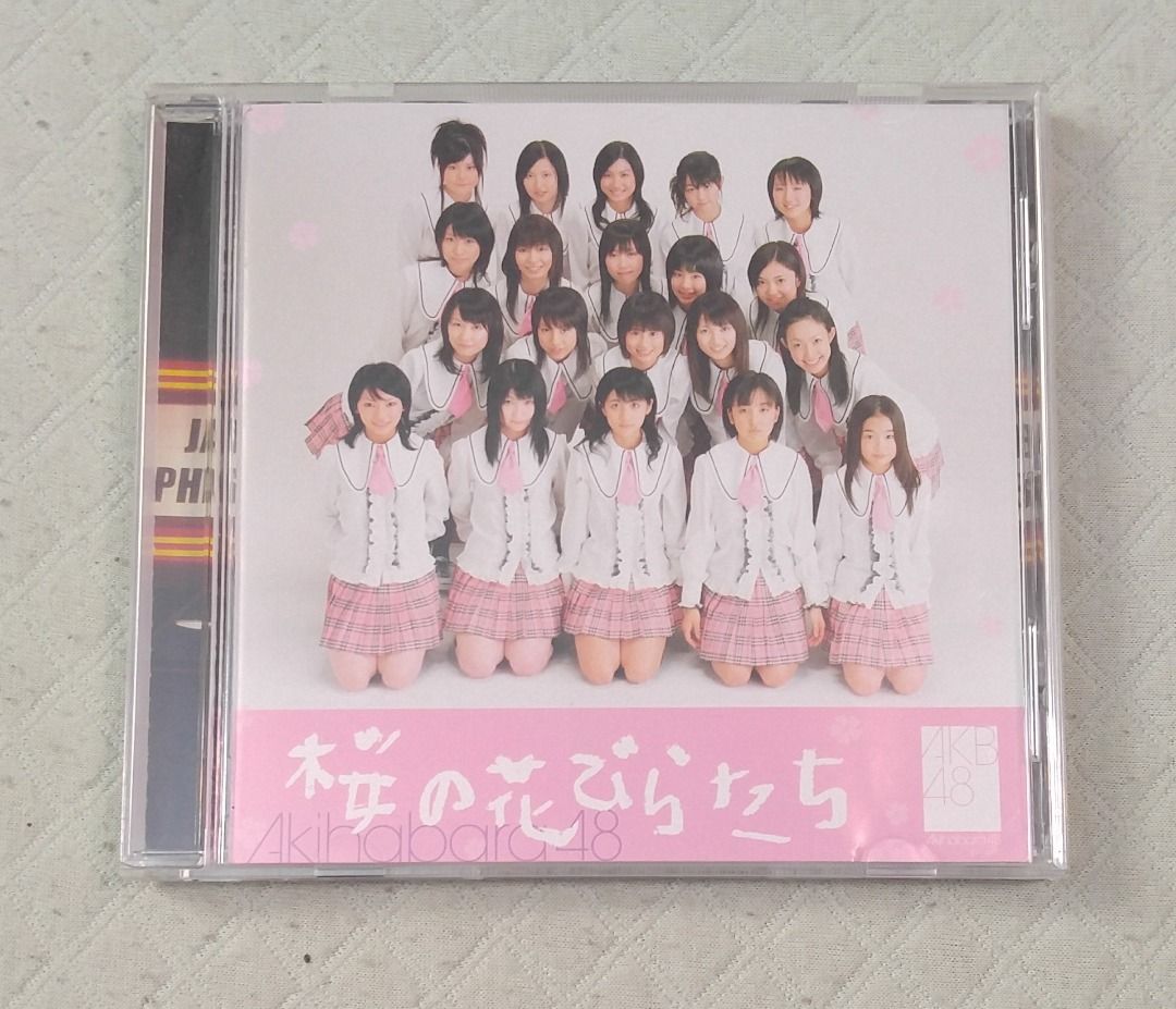 AKB48 - 桜の花びらたち(櫻花花瓣) 日版二手單曲CD, 書籍、休閒與玩具 