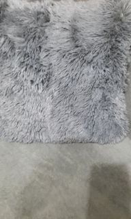 Amazon Basics fur throw pillow case zipper closure 18x18" 2 pcs available