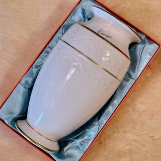 An Elegant And Timeless KENZO Paris Geometric Design Gold Trim Porcelain Decorative Vase With Box