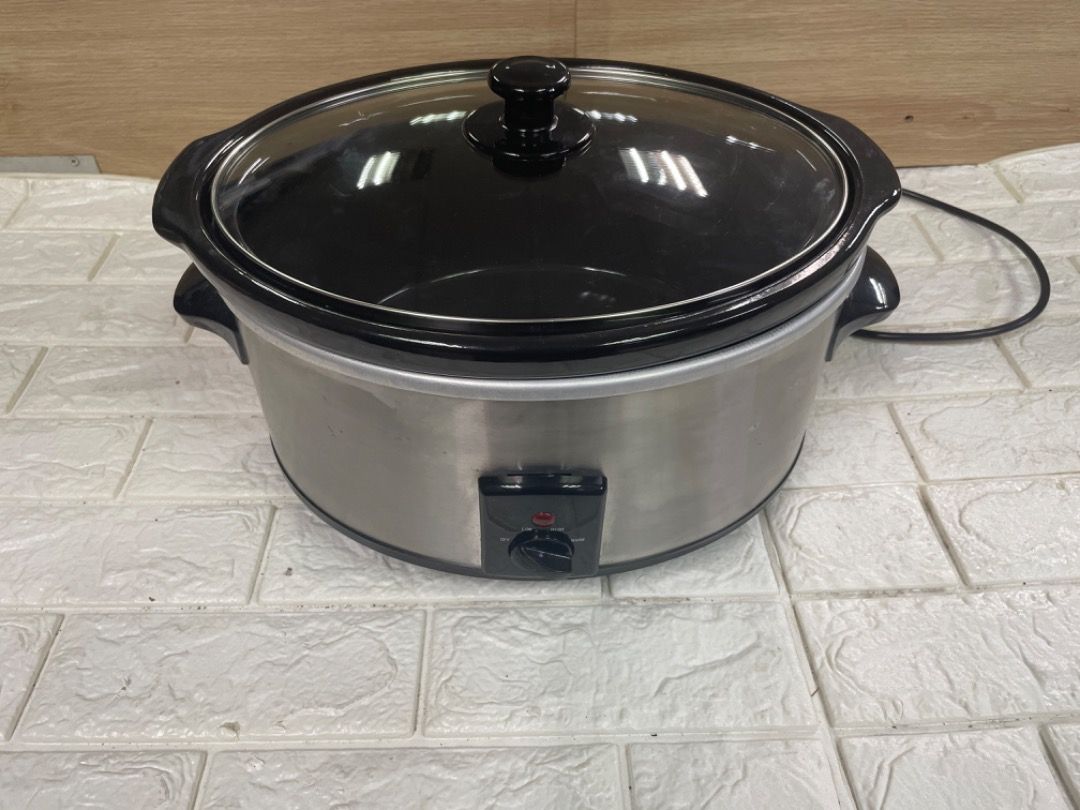 Anko 5 liter slow cooker (Category: Cookers) located in Pasay City. Submitted by enrico_appliances (Listing ID 1302132247, Image 1). Description: excellent condition 220 volts 3 temperature modes stainless steel housing ceramic pot.