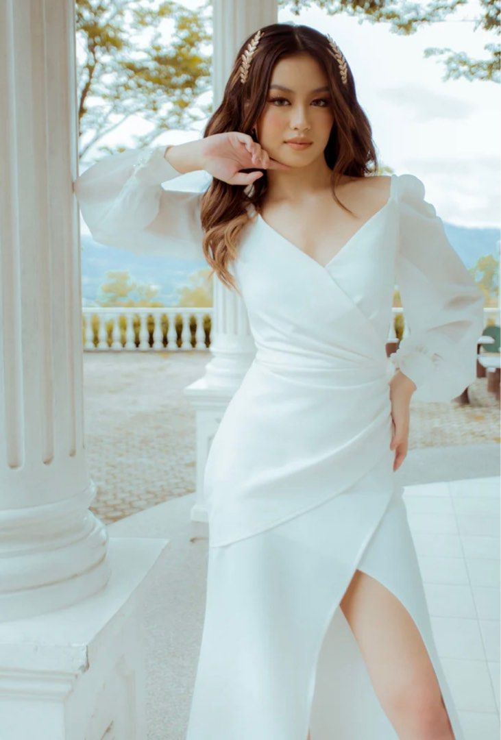 Apartment Eight Dahlia Gown (Category: Dresses) located in Caloocan City. Submitted by usforless (Listing ID 1302115793, Image 2). Description: Used once for a formal event Bought for ₱5,980 Color: Midnight blue Size: L ( pls refer to size chart) Sophisticated gown with drape details and chiffon sleeves..