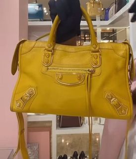 (Kategori: ) berada di . Dikirim oleh jusjambu (ID iklan 1302143365, Gambar 1). Deskripsi: .