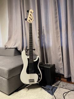 Bass Guitar Complete Set - Like New