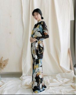 (Category: ) located in . Submitted by wardrobefira (Listing ID 1302077094, Image 1). Description: .