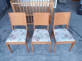 Dining Chairs L16.5 x W17.5 x H17.5/33 Solid wood Fabric seat In good condition