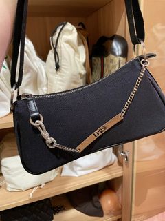 （分類：）位於 。 由 preloved_owned 提交（商品編號 1302185019，圖片 1）。簡介： 。